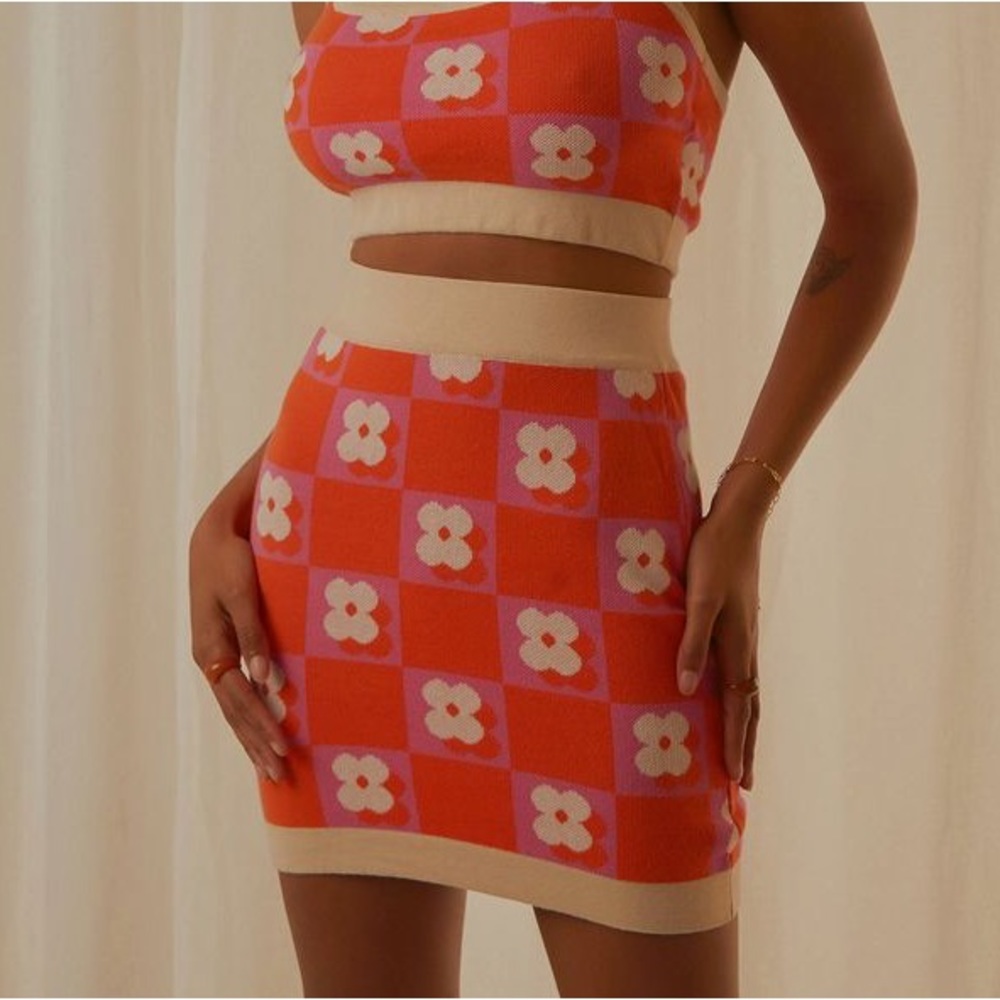Flower Market Knit Mini Skirt - Orange Mod Floral ×
Orange Mod Floral / S